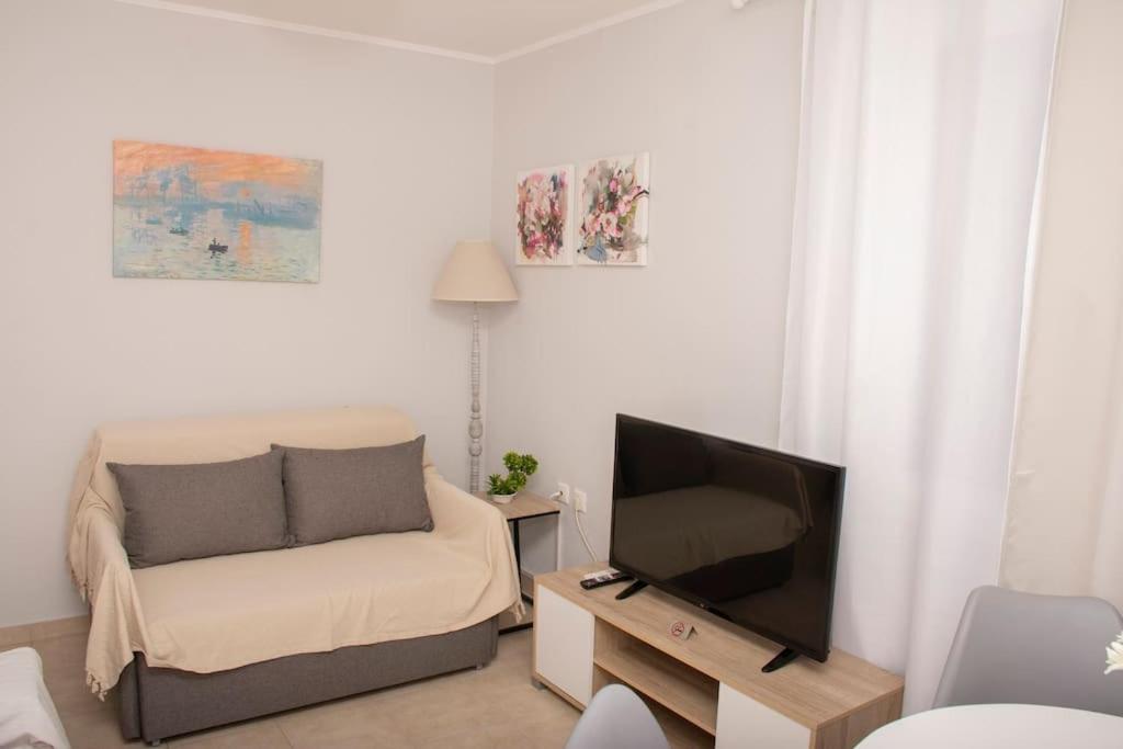 Anadora 2: Hospitable Stone House With Yard Apartment Александруполис Екстериор снимка